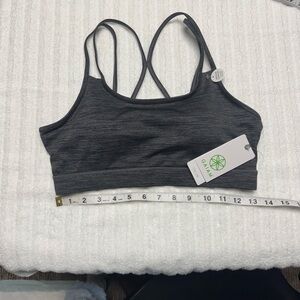 Gaiam OM-DRI Sports Bra M Gray/Black Racerback Med supportMoisture Wicking NWT